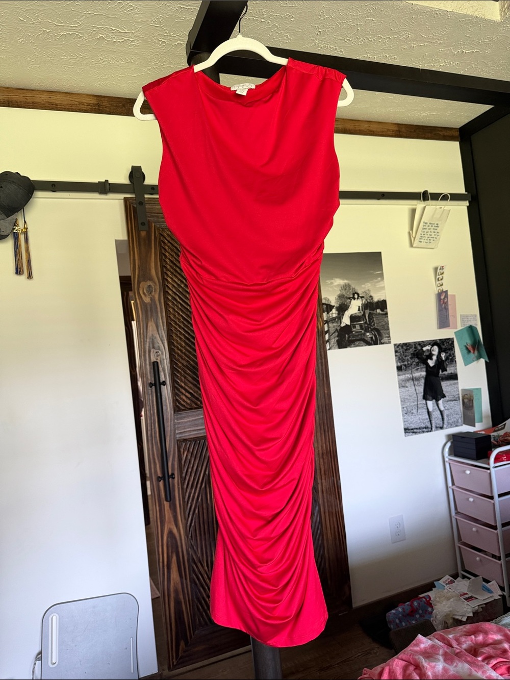 sofia by sofia vergara Red Ruched Sleeveless Midi Dress